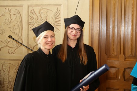 dr Natalia Chodorowska-Jackiewicz z promotor pomocniczą dr Katarzyną Norkowską. Kliknij, aby powiększyć zdjęcie.